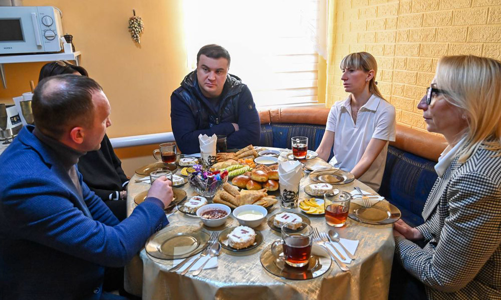 Виталий Хоценко посетил семью участника спецоперации в Одесском районе