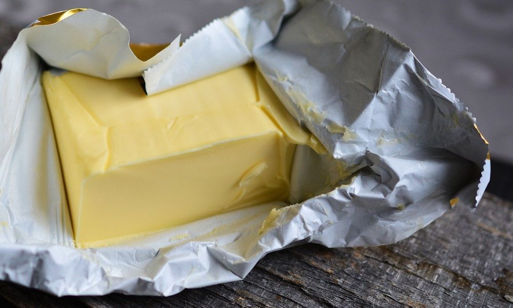 Омский Роспотребнадзор обнаружил в продаже фальсифицированные масло, сыр и молоко