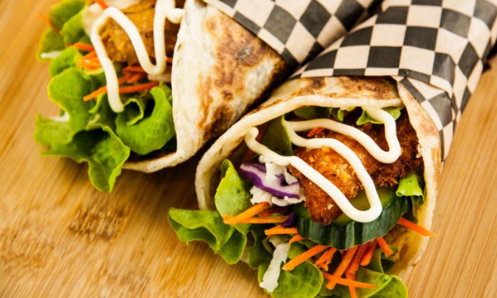 После ухода McDonald's омичи стали есть больше булочек, шаурмы и курочки из KFC 