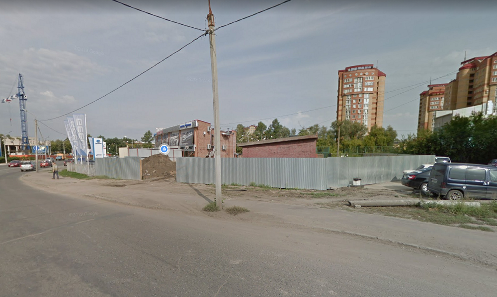 В Омске намерены выставить на торги недостроенный офисный центр у детского зоопарка 