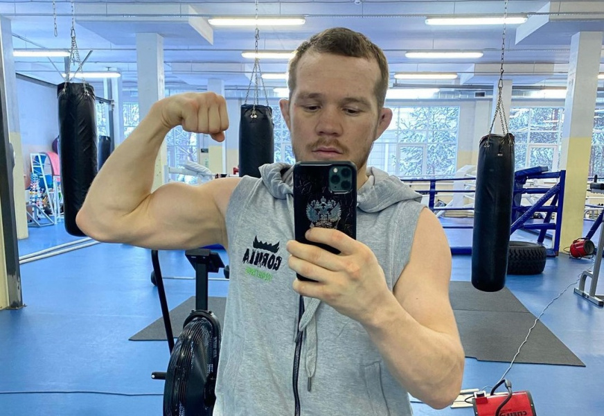 Бой омича Петра Яна с Алджамейном Стерлингом отменили