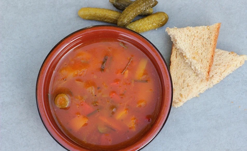 Диетологи назвали самый вредный суп