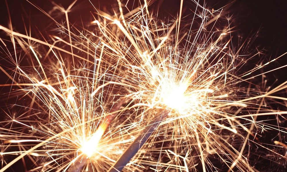 "Ни одной травмы от пиротехники - рекорд за много лет": итоги январских праздников глазами "скорой"