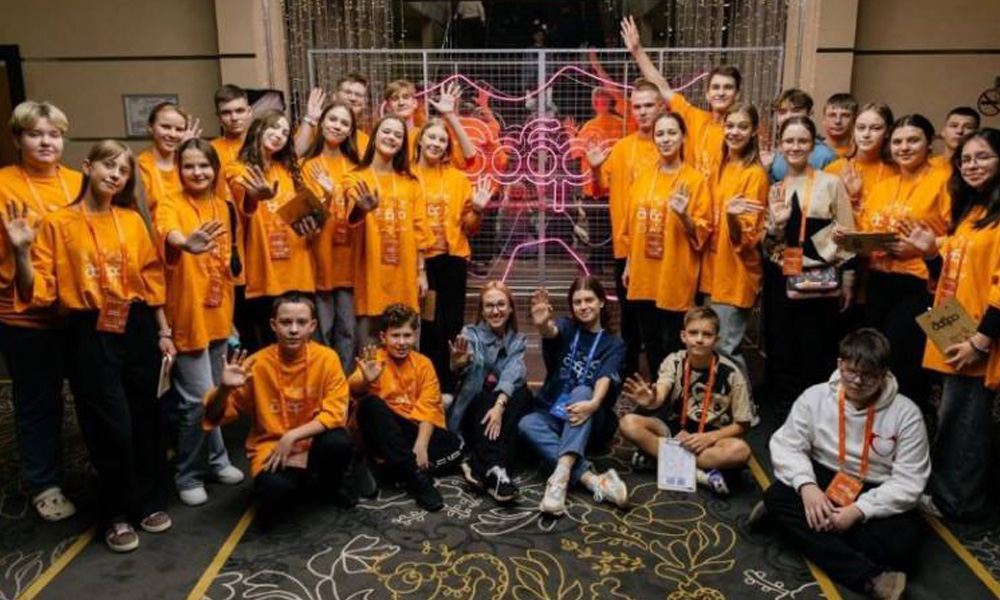 Ученики омской школы № 144 приняли участие во всероссийском форуме «Добро не уходит на каникулы»