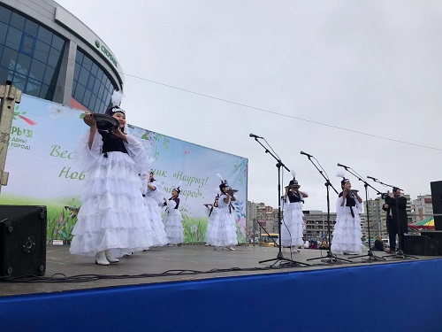 Тысячи омичей отметили Навруз