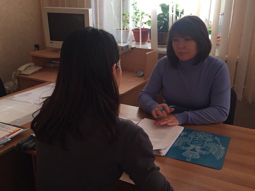 Омский омбудсмен проверила условия проживания и учебы мальчика, которого ставили на гречку