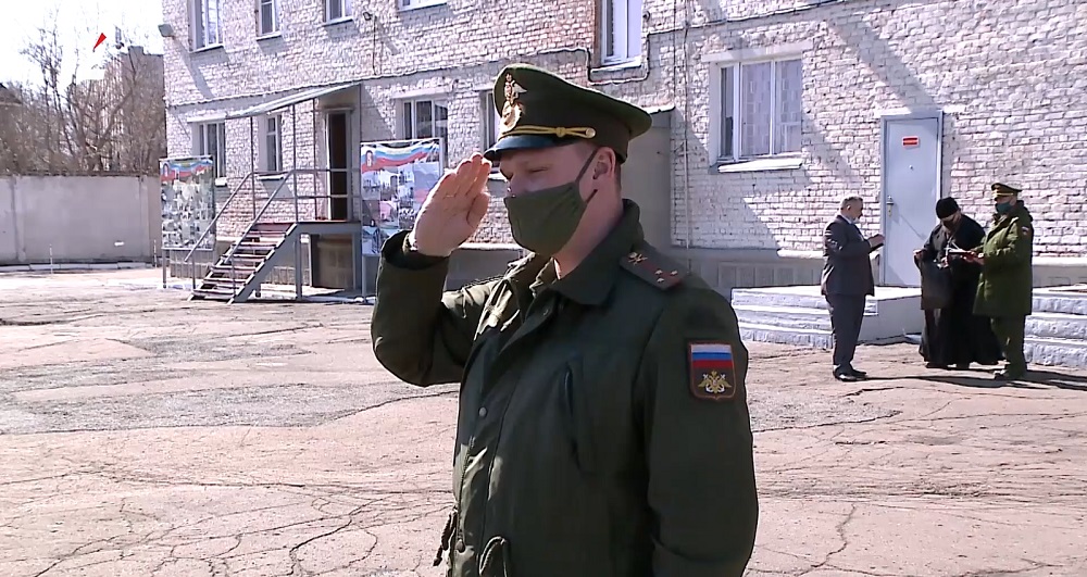 Призывникам Центрального округа Омска в торжественной обстановке вручили повестки 