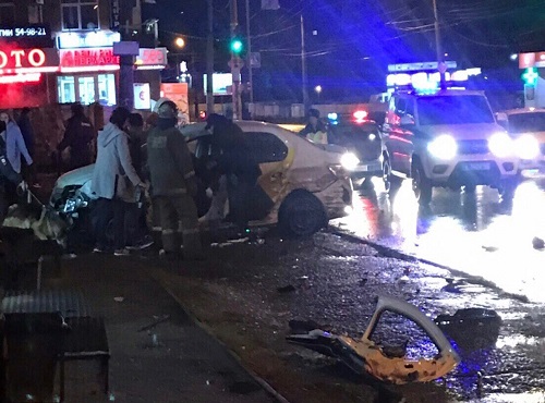 В Омске таксисту оторвало ногу