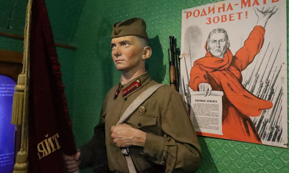 Студенты ОмГУ посетили передвижную выставку «Поезд Победы»