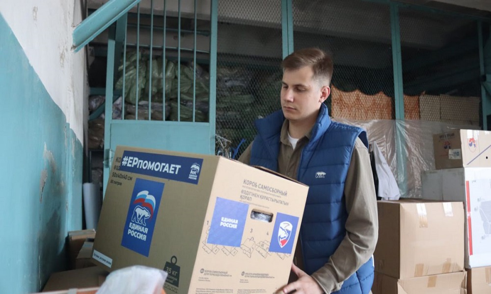 «Единая Россия» из Омска организовала отправку летней одежды для детей из ЛНР