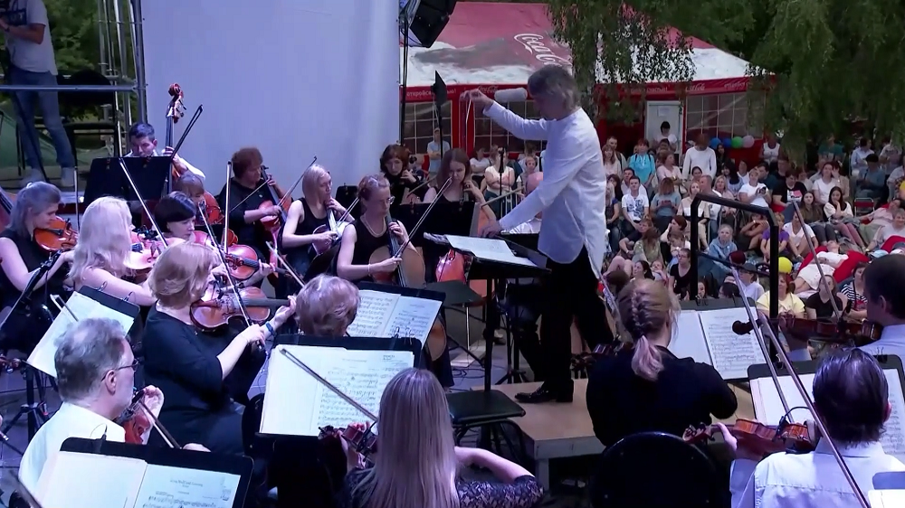 Омичей приглашают на совместную репетицию Омского симфонического и оркестра Ленинградской области