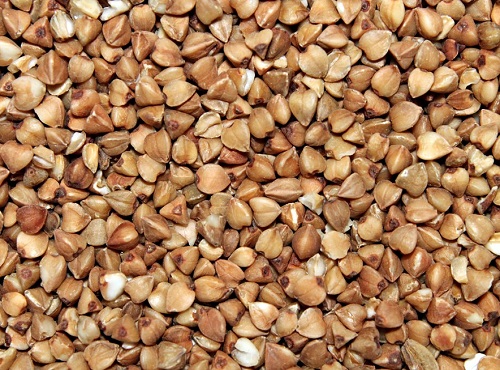 Омич "воспитывал" пасынка стоянием на грече