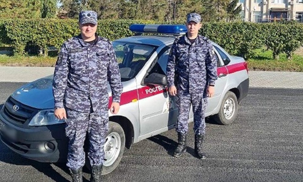 Омские росгвардейцы вернули домой потерявшегося мальчика