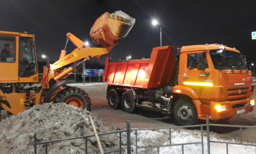 В Омске вывезли более 4 200 кубометров снега за сутки