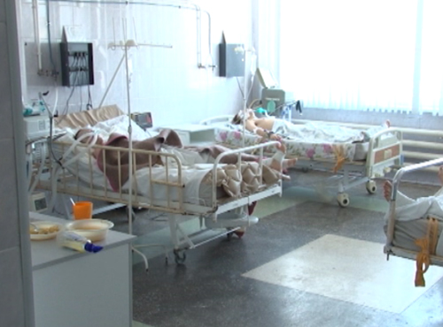 Омский студент, на которого рухнула глыба льда, идёт на поправку