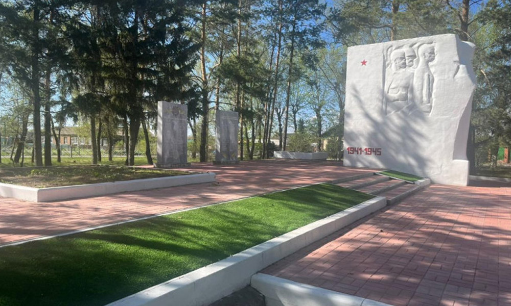 В Ленинском округе обновили мемориальный комплекс в честь 80-летия Великой Победы