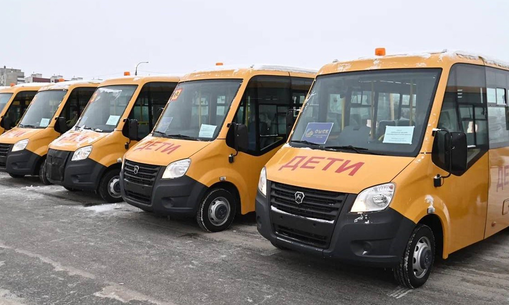 Омские школы получили 92 новых автобуса