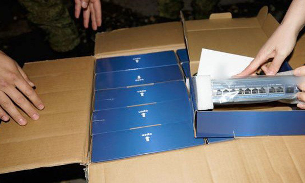 Омские таможенники отправили конфискованные коммутаторы бойцам спецоперации 