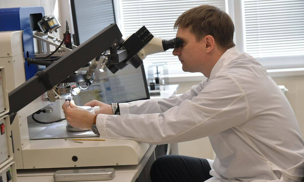 Виталий Хоценко сообщил об увеличении финансирования молодых учёных Омской области