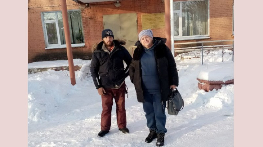 В Омском районе бездомному мужчине не дали замёрзнуть на улице