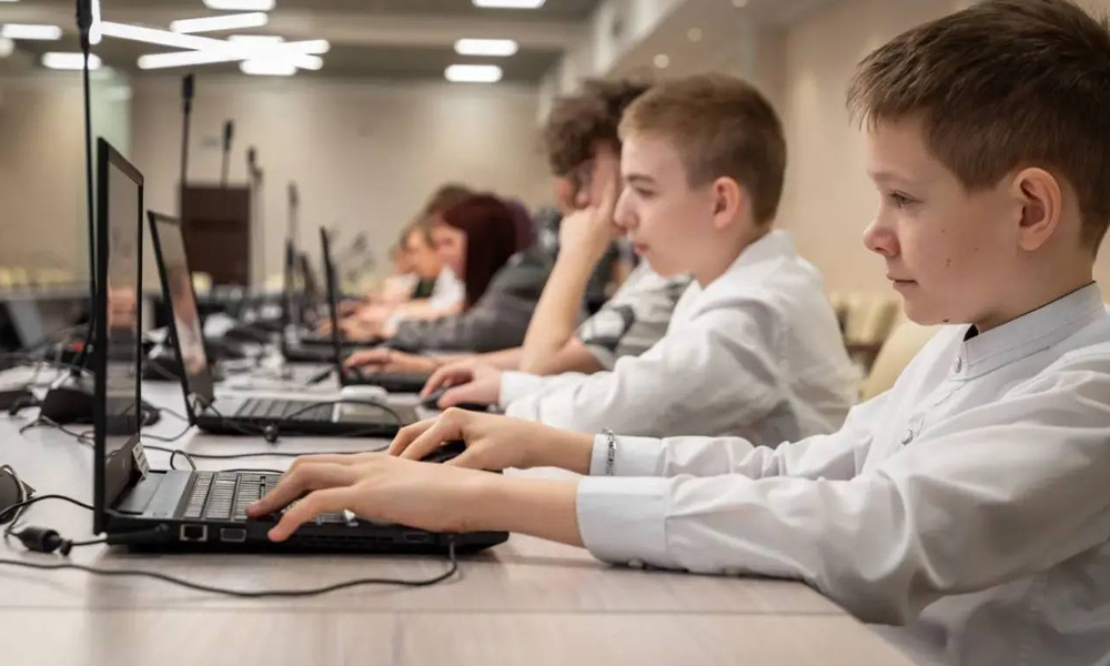В Омске прошёл чемпионат по робототехнике с участием более 1 000 человек