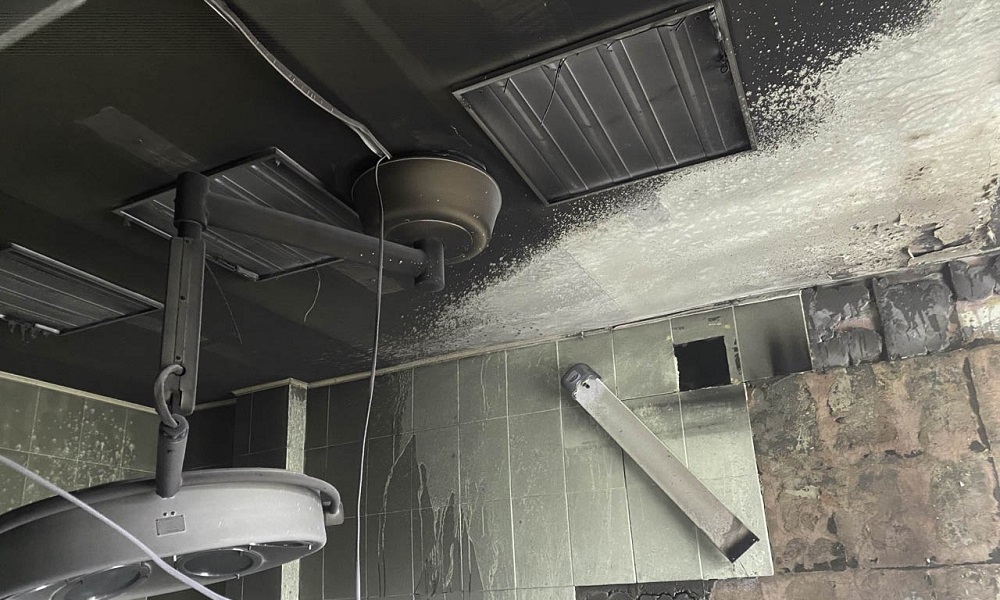 Сотрудник охраны самостоятельно предотвратил распространение огня в омском медучреждении