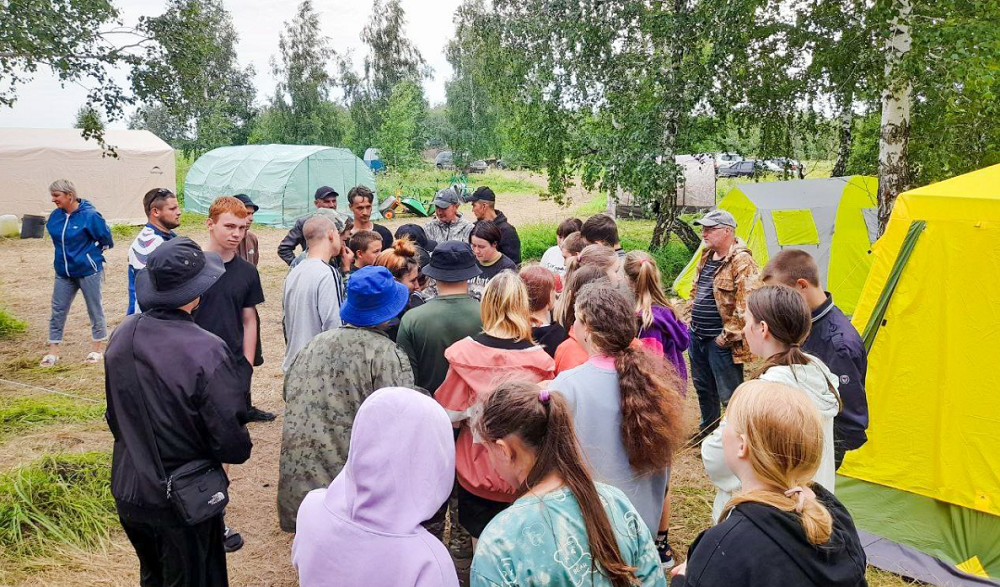 Более 70 омских школьников побывали на археологических раскопках в Горьковском районе