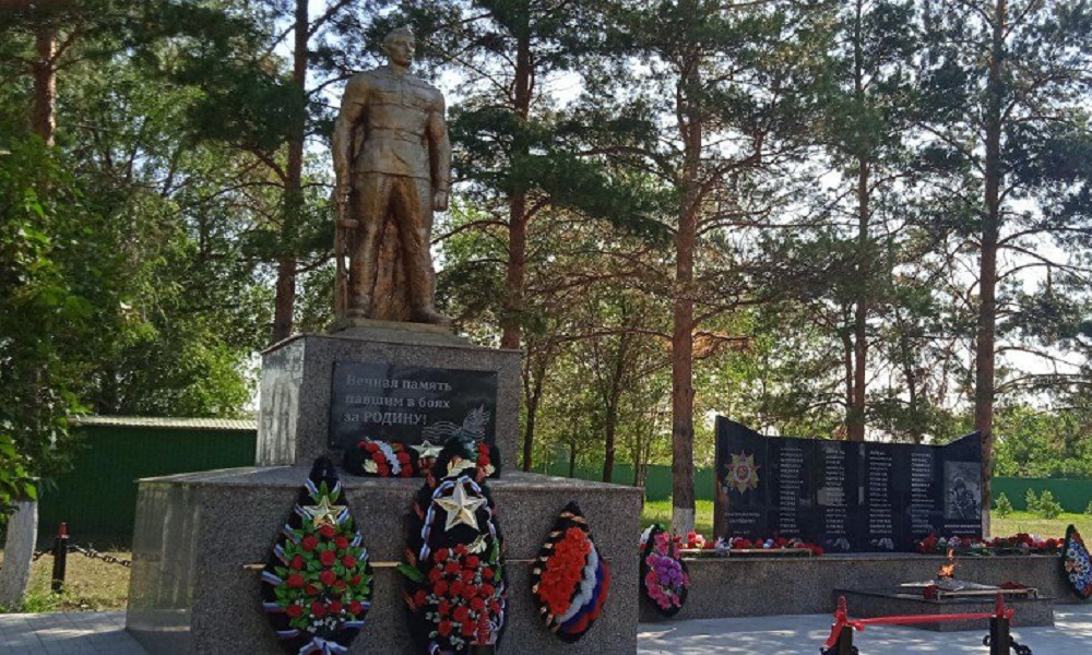 В селе Татарка состоялось открытие обновлённого мемориала, посвящённого солдату-освободителю