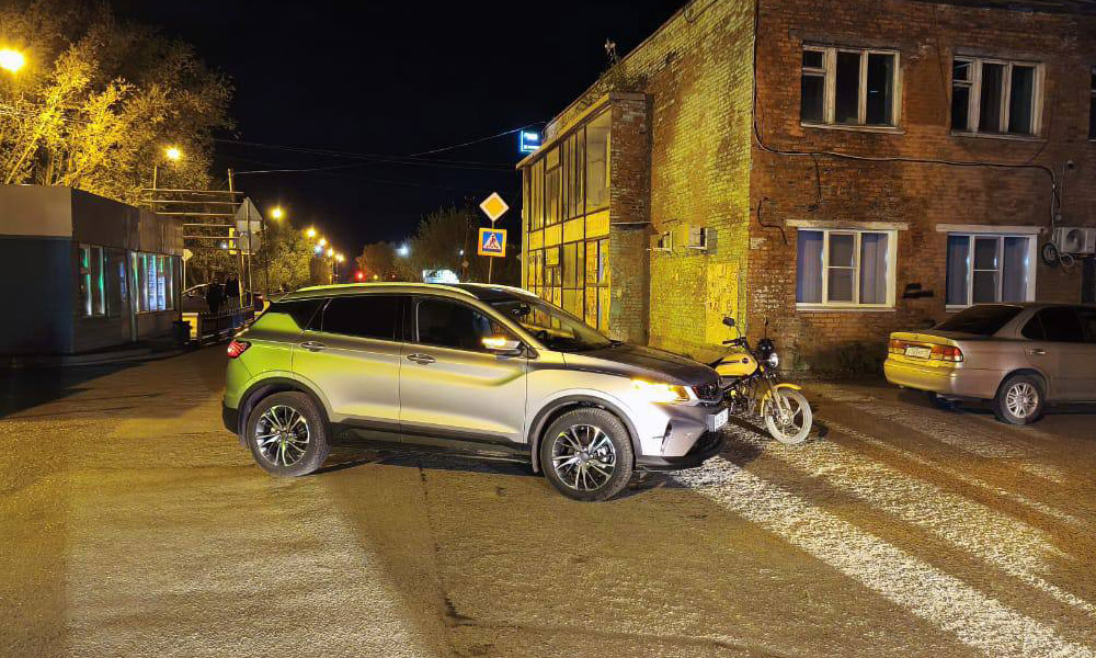 В Ленинском округе автомобиль столкнулся с мопедом под управлением ребёнка
