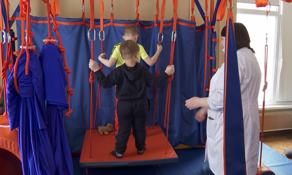 В Омской области дети с ограниченными возможностями здоровья могут бесплатно пройти комплексную реабилитацию по упрощённым правилам