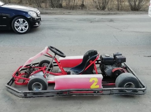 Пьяные омичи угнали два гоночных авто с картодрома