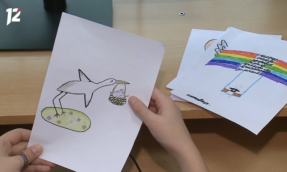 Омские школьники разработали сувениры для выписки новорождённых 