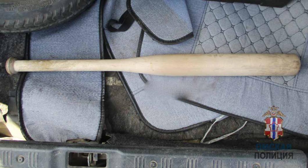 В Омске будут судить таксиста, который на второй рабочий день битой проломил голову своему клиенту 