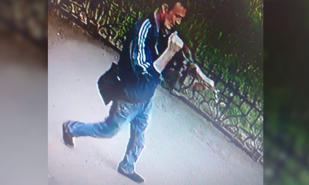 Полиция разыскивает омича, избившего и ограбившего преподавателя философии