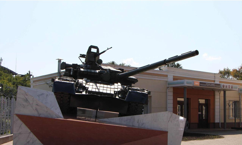 Президент России Владимир Путин наградил омский завод знаком «За успехи в труде»