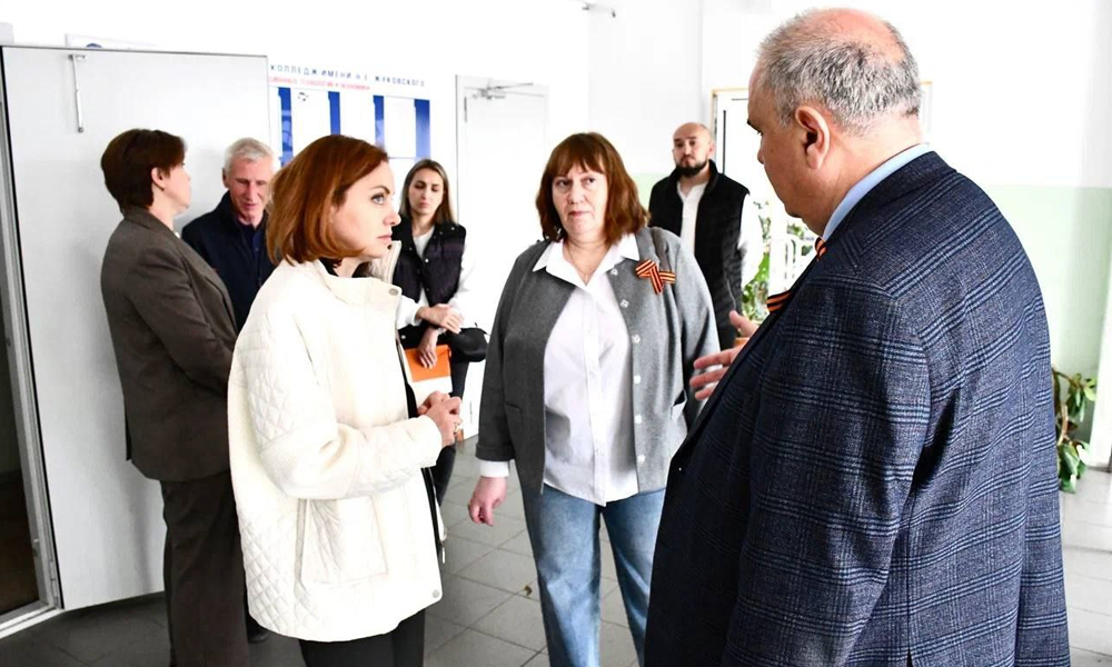 Министр образования проверила ход ремонта Омского авиационного колледжа