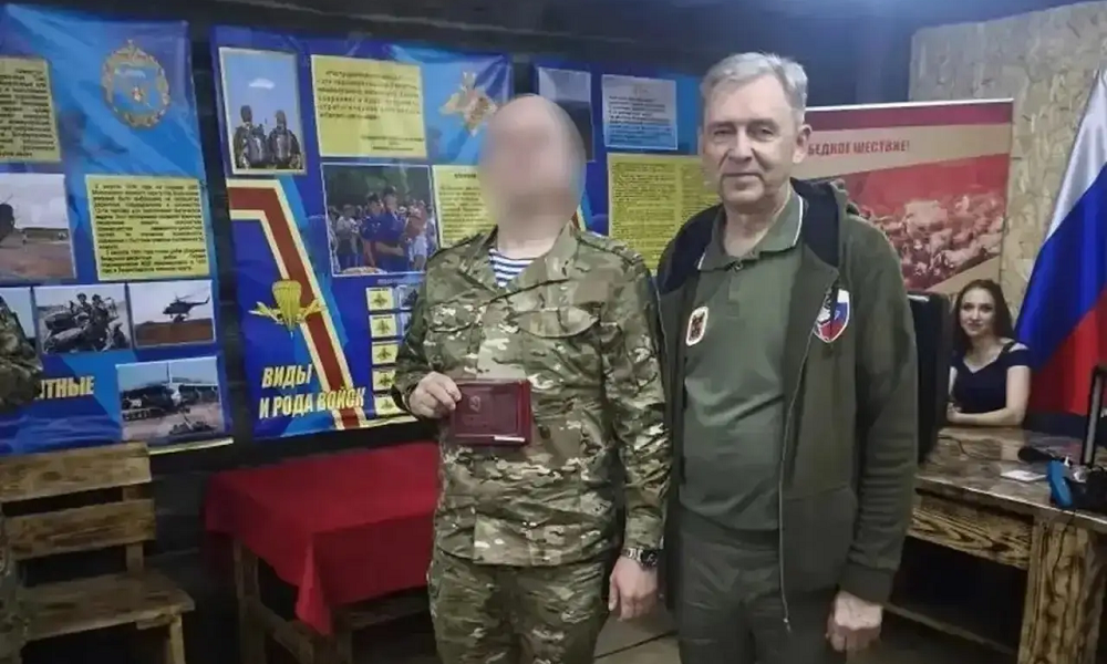Александр Артёмов и Андрей Бондаренко вручили награды и спецоборудование бойцам в зоне СВО