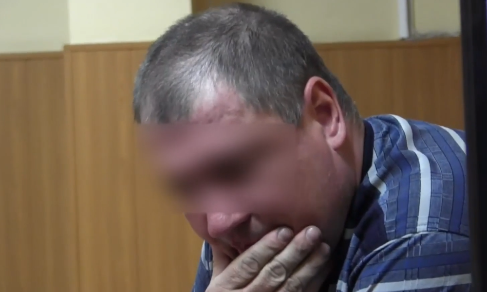 Пьяный омич разделся перед окнами школы и колледжа