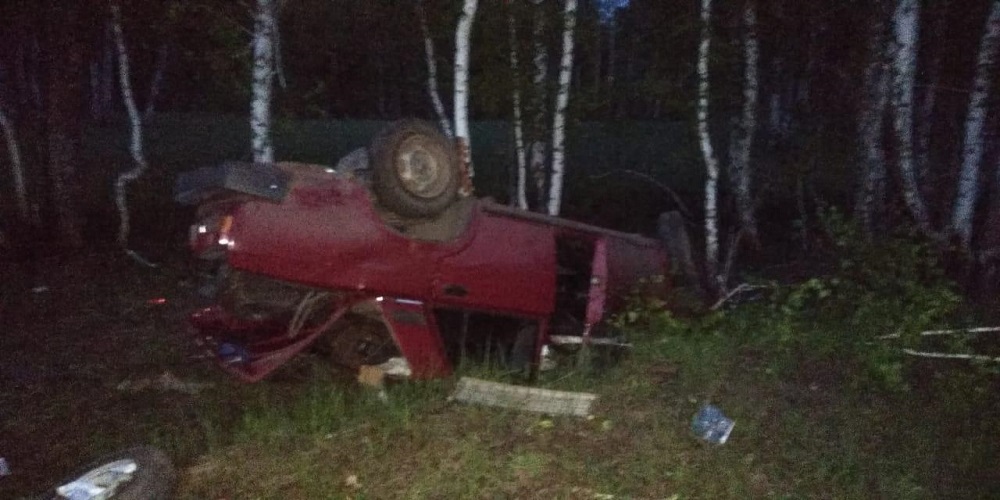 Омич на ВАЗе вылетел в кювет, где машина опрокинулась