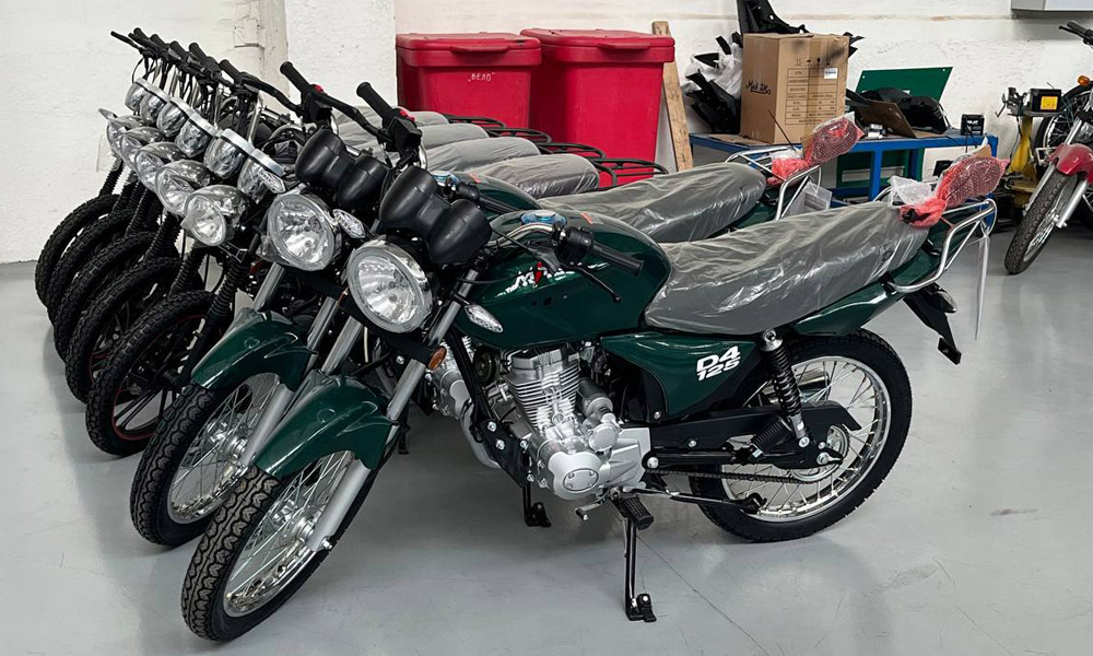 Во время командировки мэр Омска Сергей Шелест прокатился на белорусском мотоцикле