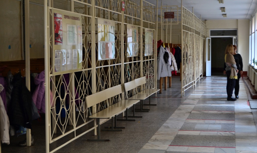 Омских школьников вернут с двухнедельных каникул 