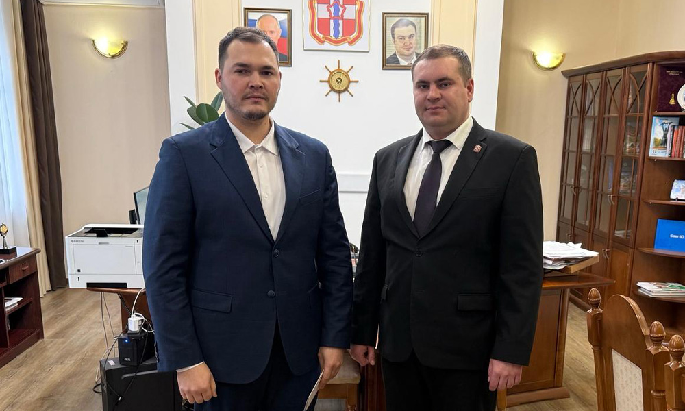 Владимир Шнипко ведёт работу с финалистом кадрового проекта «ПРОдвижение ГЕРОЕВ»