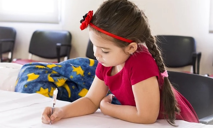 Омичи могут поддержать юных поэтов-земляков своими голосами