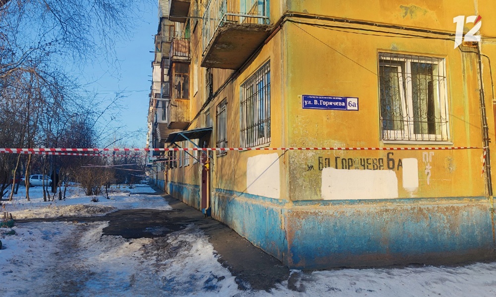 Мэрия прокомментировала ситуацию с куском бетона, отвалившимся от балкона в омских Нефтяниках 