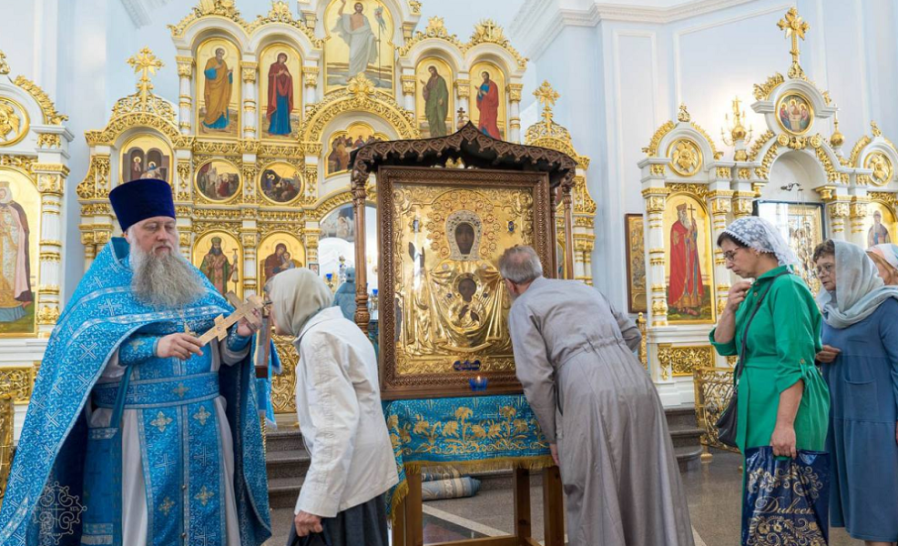 В омский Успенский собор доставили Абалакскую икону Божьей Матери «Знамение»