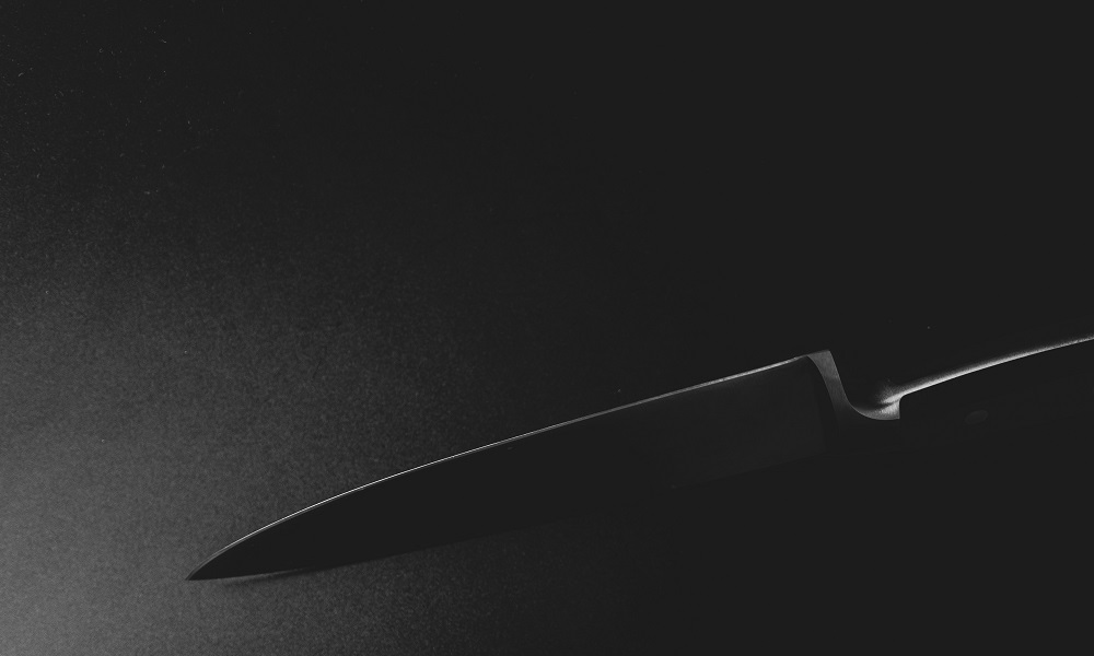 Пьяный омич жестоко избил и чуть не убил собутыльника, а потом помог ему добраться до «скорой»