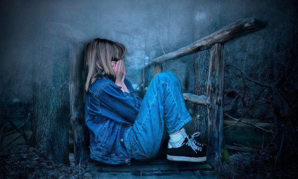 Прокуратура проверяет омича, дочь которого пришла в школу с синяками на лице