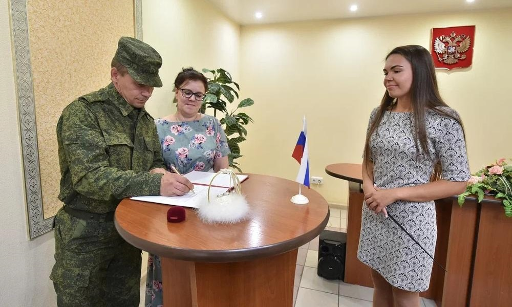 Глава Кемеровской области Сергей Цивилёв предложил отправить в Омск гражданских жён мобилизованных, чтобы узаконить их брак 