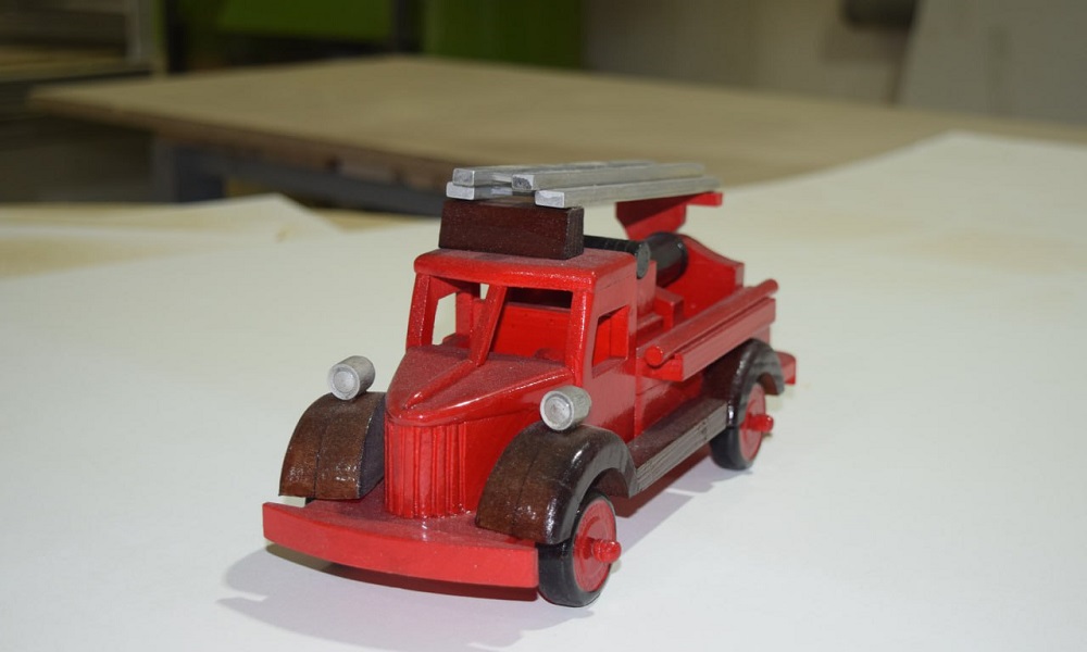 Омский заключённый создал копию знаменитого пожарного автомобиля ПМГ-1 