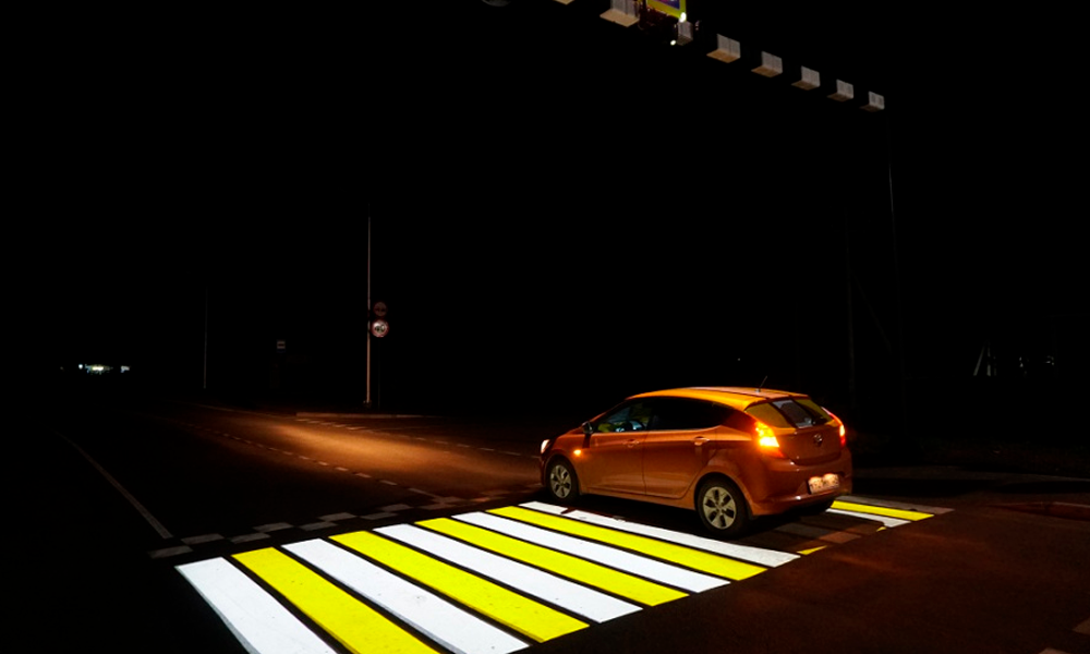 На улицах Омска появятся проекционные зебры 